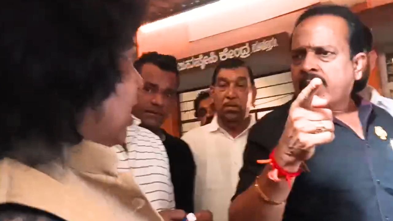 ಪುತ್ತೂರು: ಕಾಮಗಾರಿ ದೂಳಿನ ವಿರುದ್ಧ ವಿದ್ಯಾರ್ಥಿಗಳು ಪ್ರತಿಭಟಿಸಿದ್ದಕ್ಕೆ ಪ್ರಾಂಶುಪಾಲೆಗೆ ಸಸ್ಪೆಂಡ್ ಶಿಕ್ಷೆ!